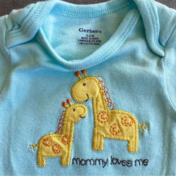 Set of 3 Gerber Baby Onesies - Picture 3 of 10